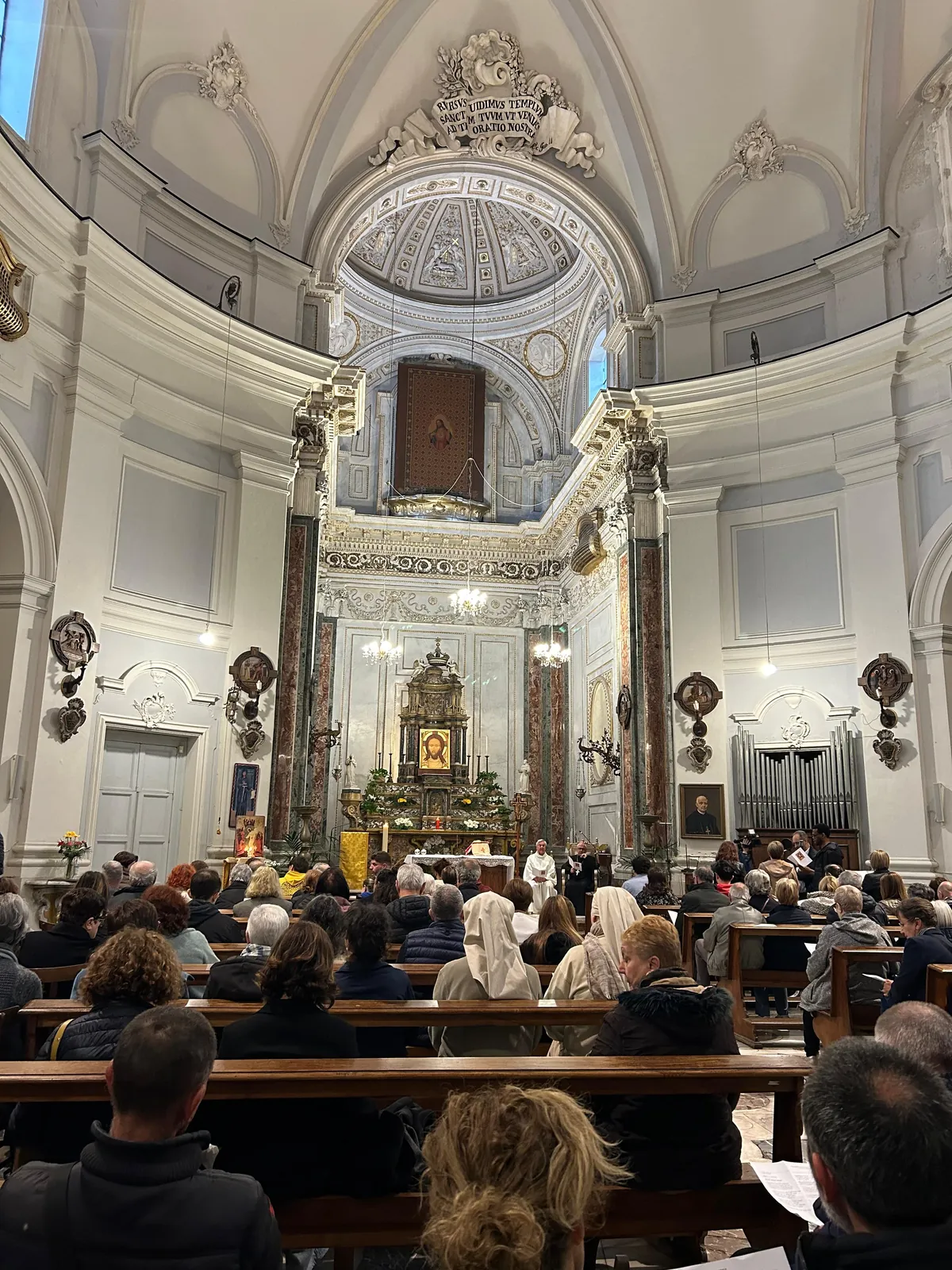 Momento di preghiera comunitaria